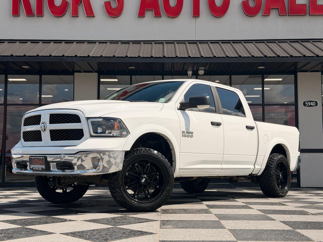 RAM 1500 Outdoorsman 4x4 Crew Cab 5'7" Box 2015