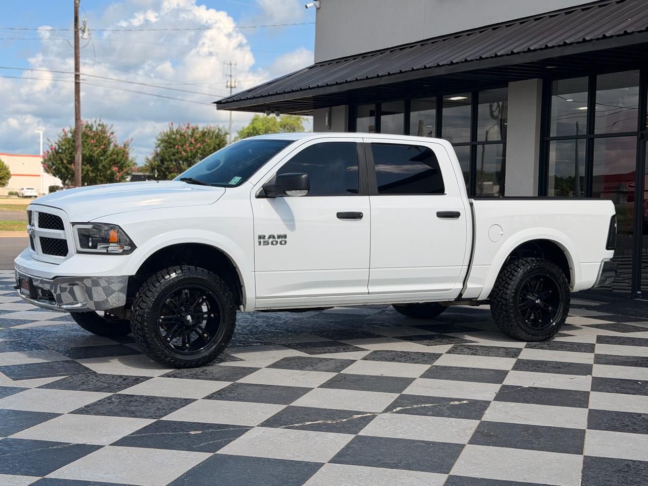 RAM 1500 Outdoorsman 4x4 Crew Cab 5'7" Box 2015