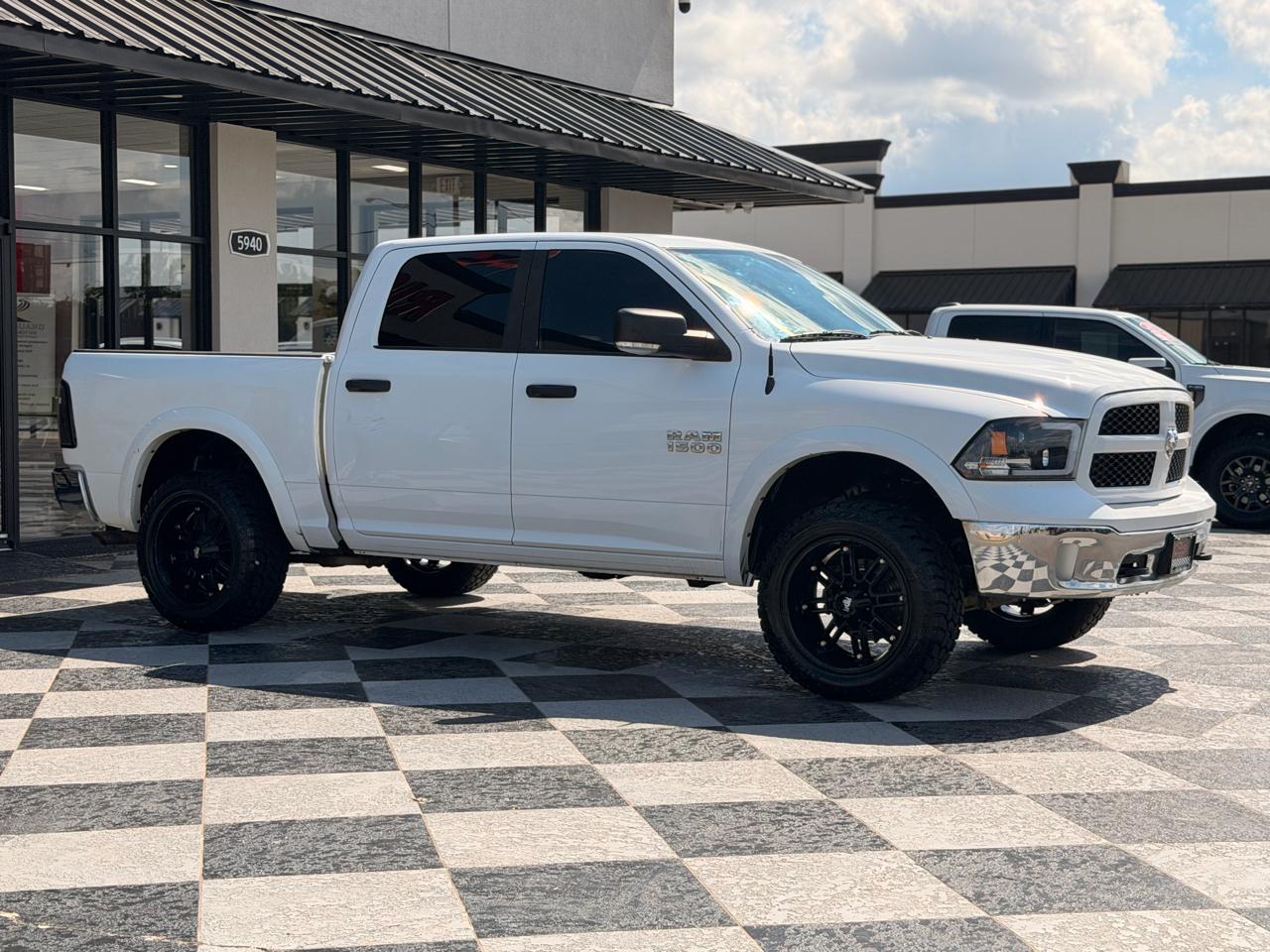 RAM 1500 Outdoorsman 4x4 Crew Cab 5'7" Box 2015