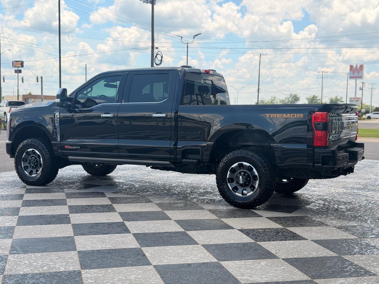 Ford F-350 SD Platinum Crew Cab 4WD 2023