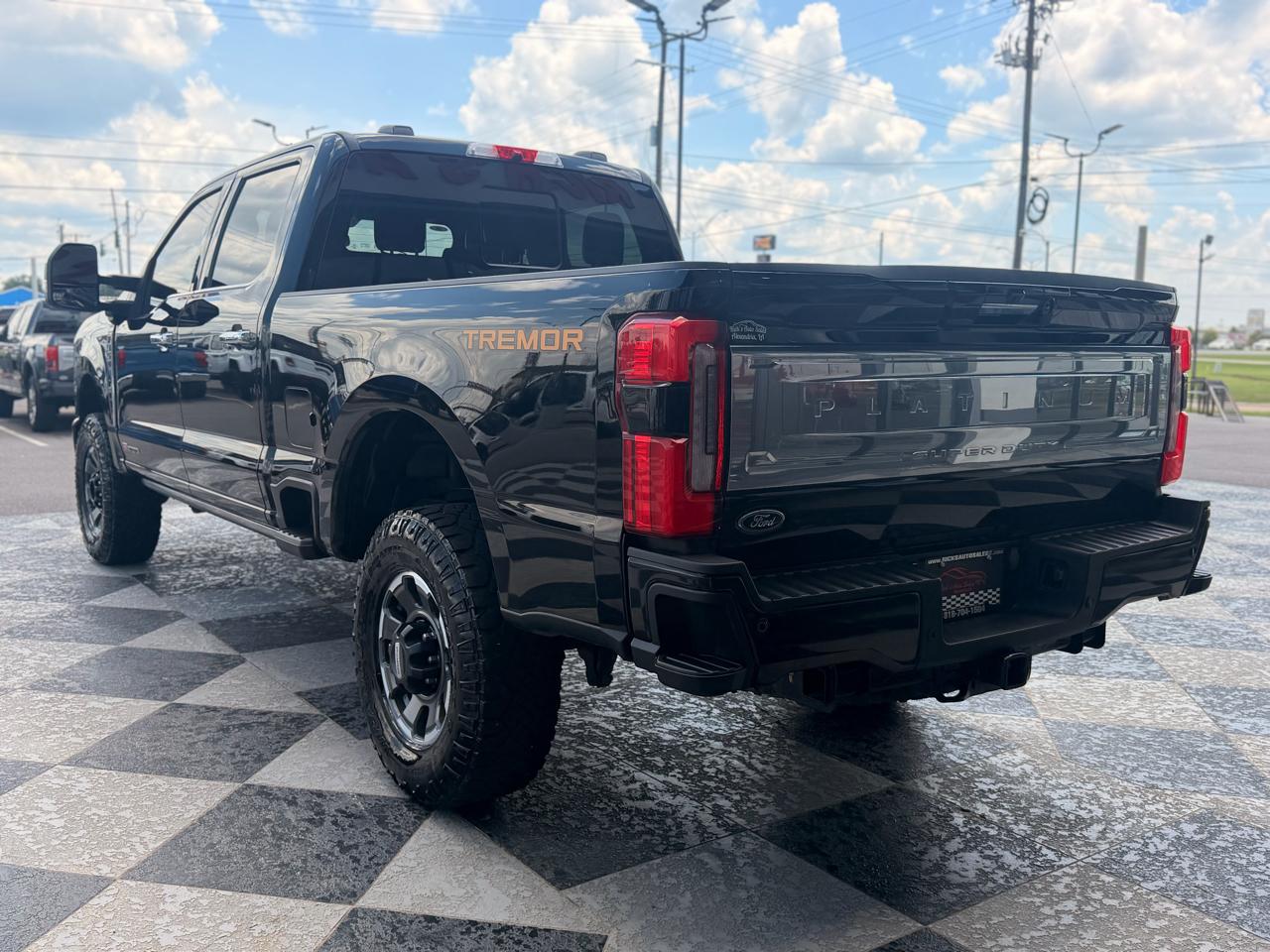 Ford F-350 SD Platinum Crew Cab 4WD 2023