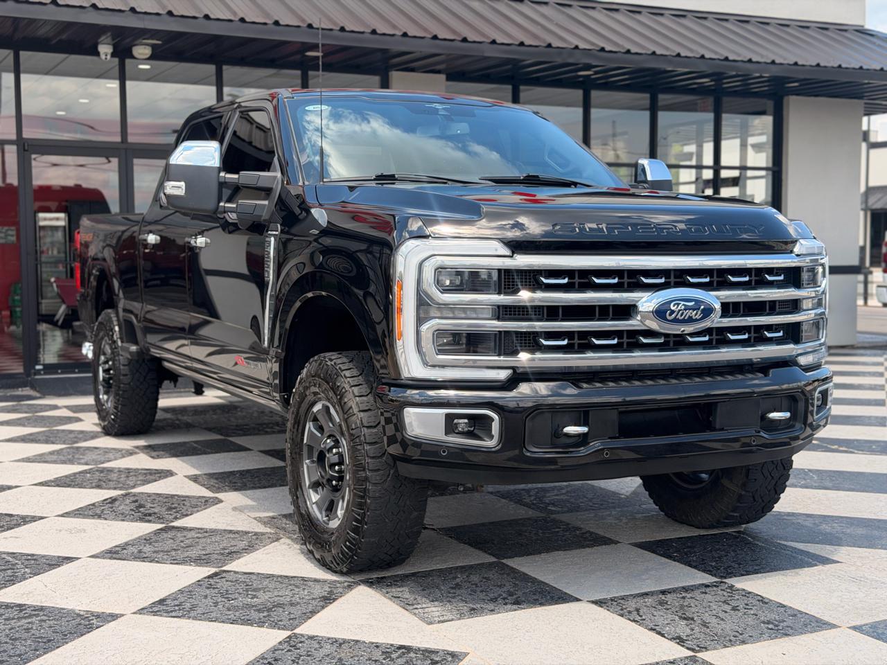 Ford F-350 SD Platinum Crew Cab 4WD 2023