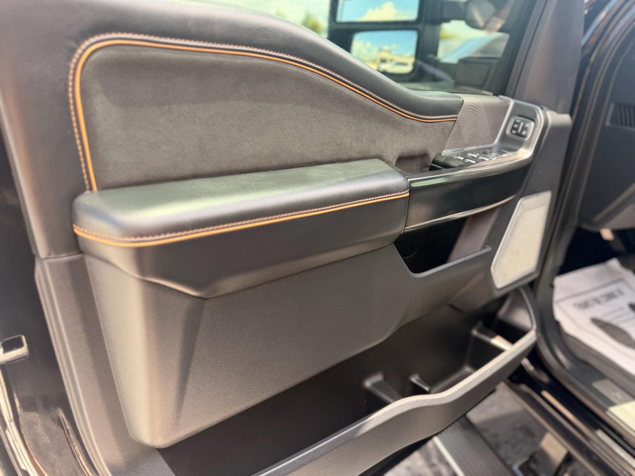 Ford F-350 SD Platinum Crew Cab 4WD 2023