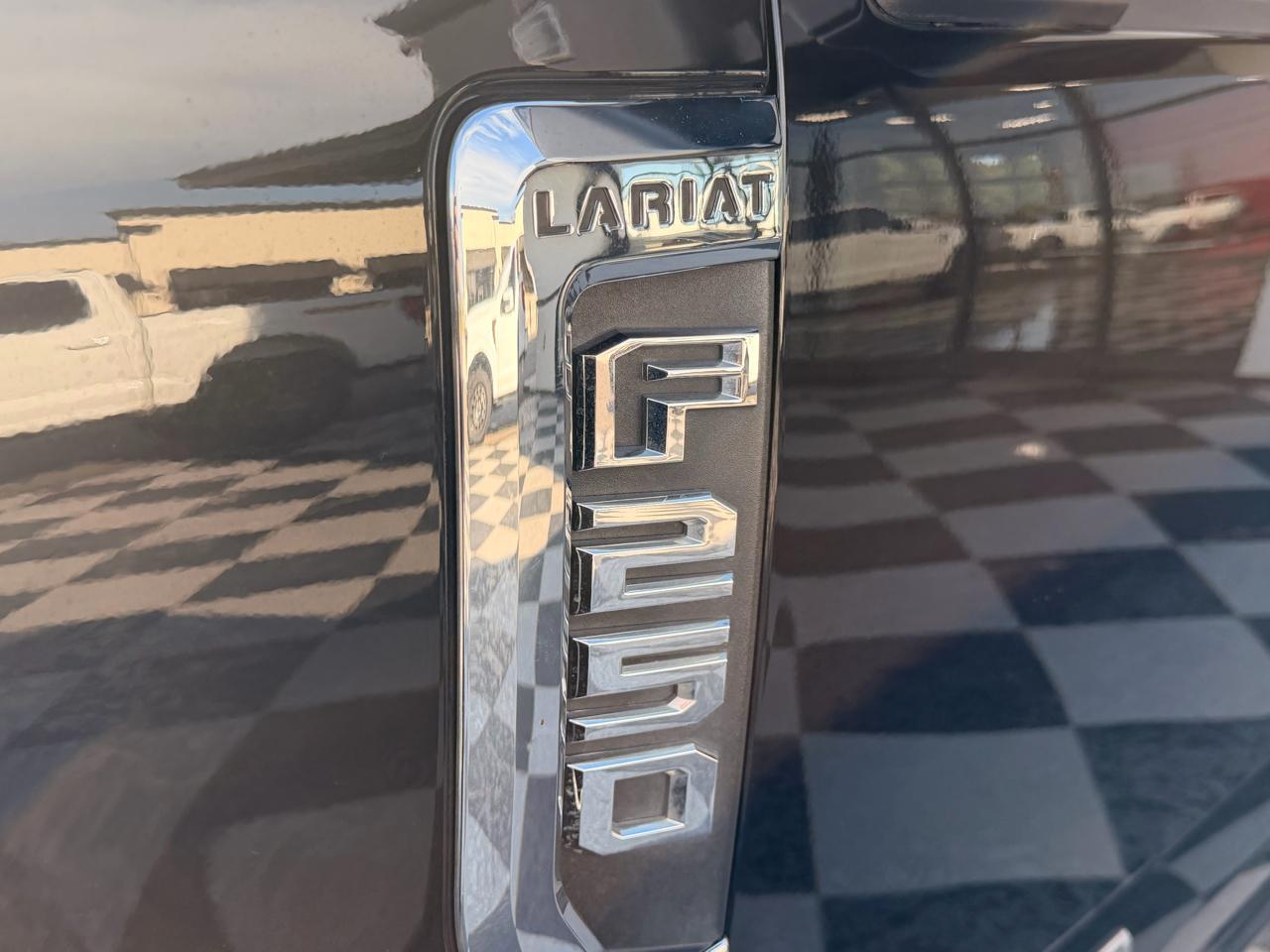 Ford F-250 SD Lariat Crew Cab 4WD 2022