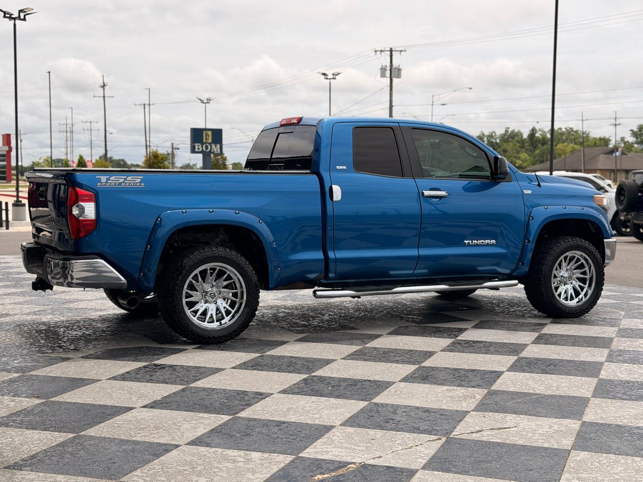 Toyota Tundra SR5 4.6L V8 Double Cab 2WD 2018
