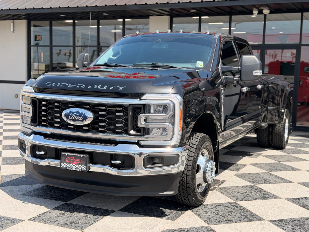 Ford F-350 SD Lariat Crew Cab 4WD 2023