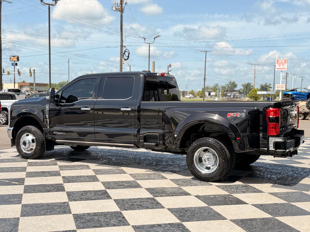 Ford F-350 SD Lariat Crew Cab 4WD 2023