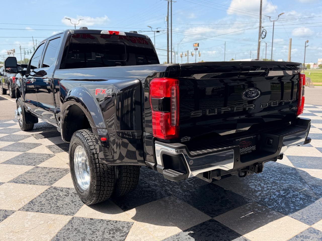 Ford F-350 SD Lariat Crew Cab 4WD 2023