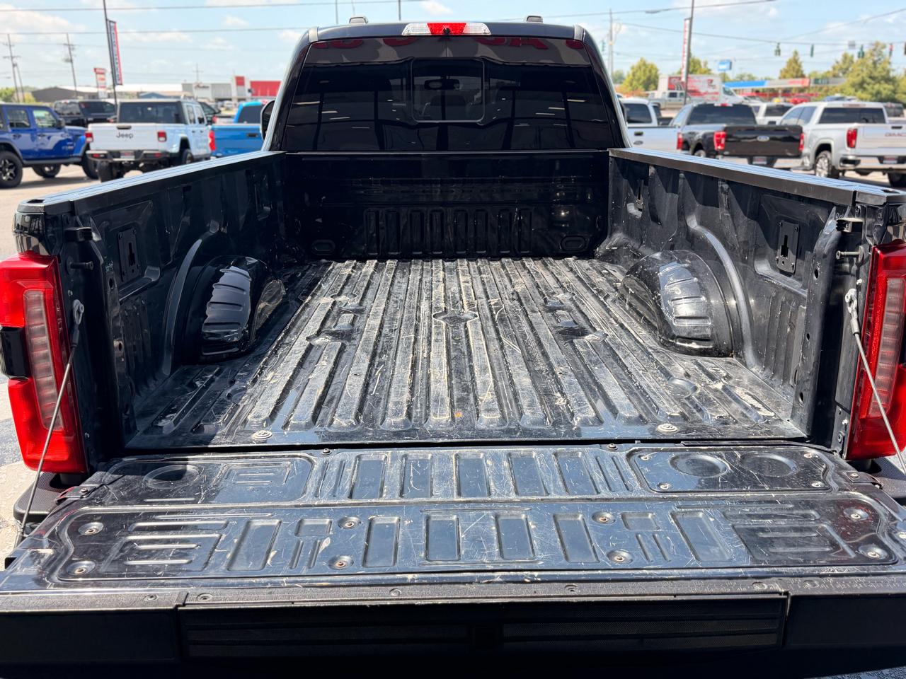 Ford F-350 SD Lariat Crew Cab 4WD 2023
