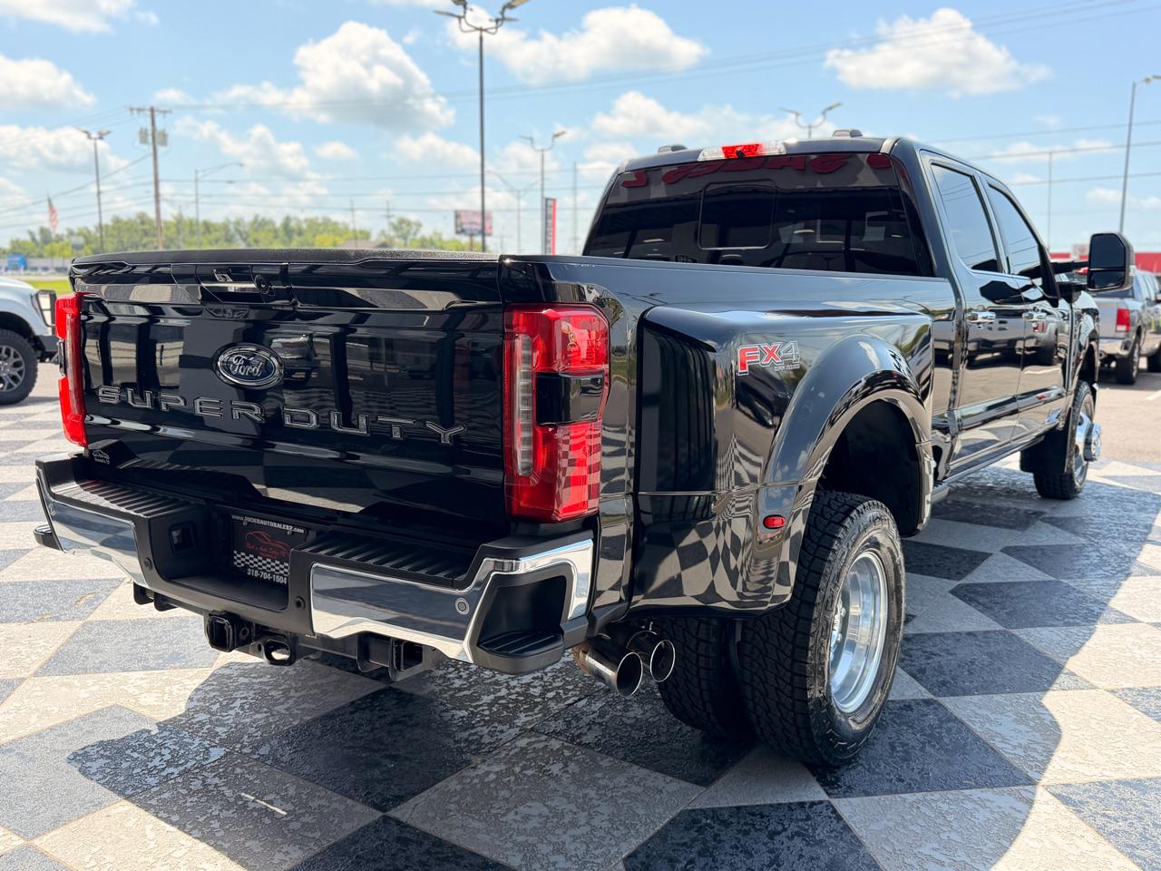 Ford F-350 SD Lariat Crew Cab 4WD 2023