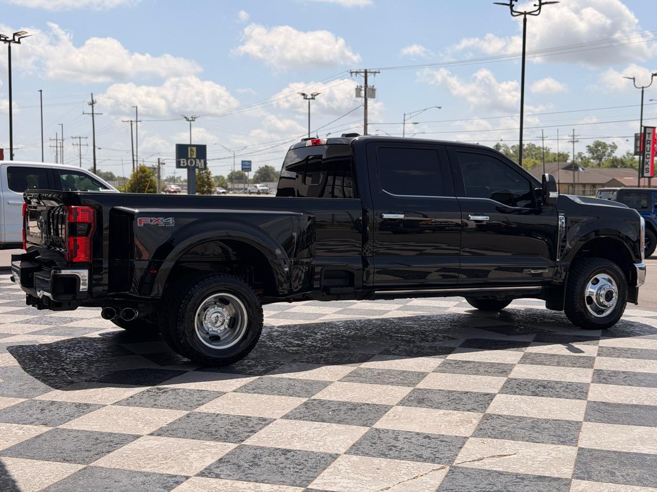 Ford F-350 SD Lariat Crew Cab 4WD 2023