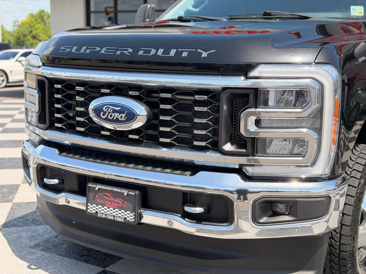 Ford F-350 SD Lariat Crew Cab 4WD 2023