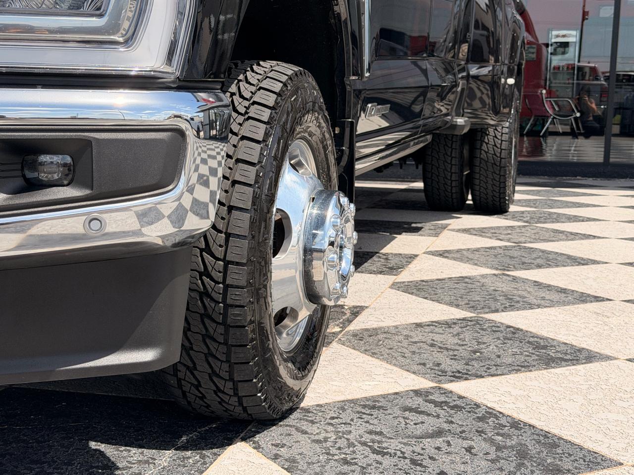 Ford F-350 SD Lariat Crew Cab 4WD 2023