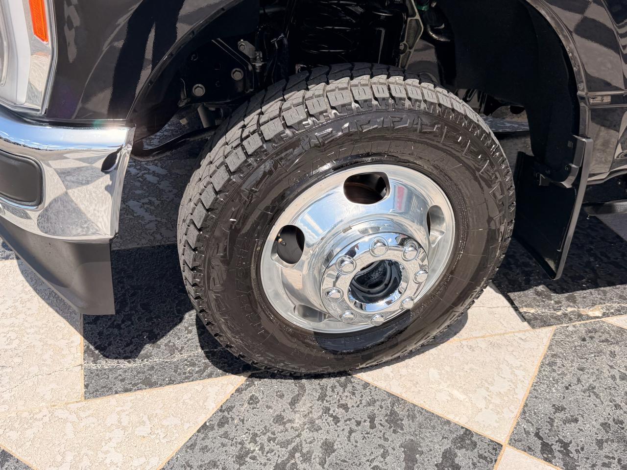 Ford F-350 SD Lariat Crew Cab 4WD 2023