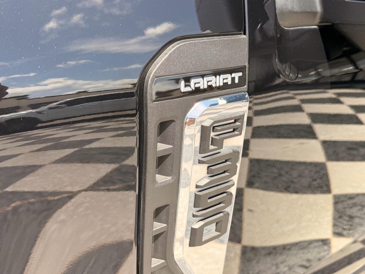 Ford F-350 SD Lariat Crew Cab 4WD 2023