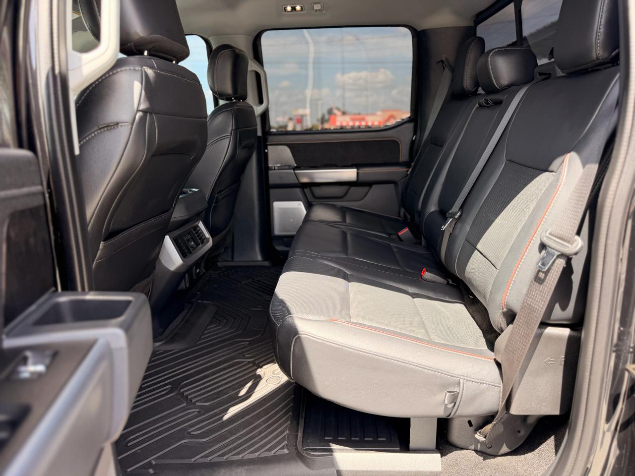 Ford F-350 SD Lariat Crew Cab 4WD 2023