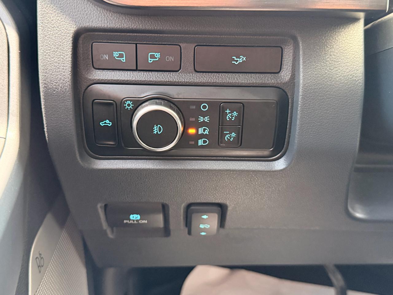 Ford F-350 SD Lariat Crew Cab 4WD 2023