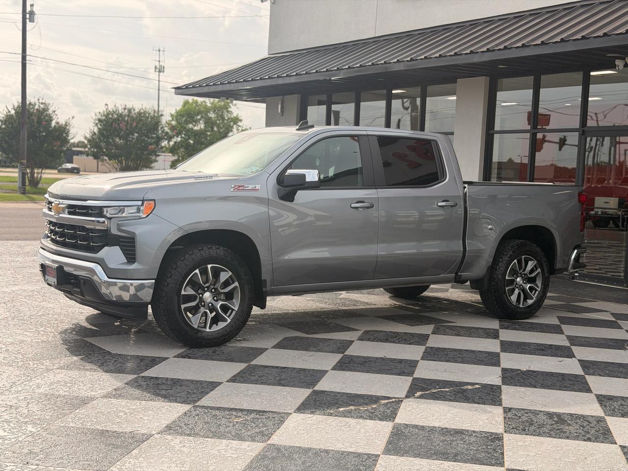 Chevrolet Silverado 1500 LT Z71 Crew Cab 4WD 2025