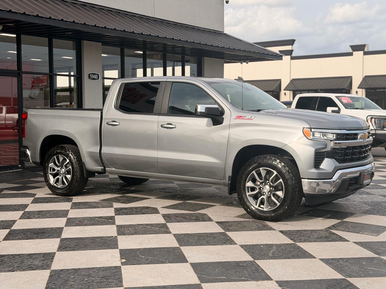Chevrolet Silverado 1500 LT Z71 Crew Cab 4WD 2025