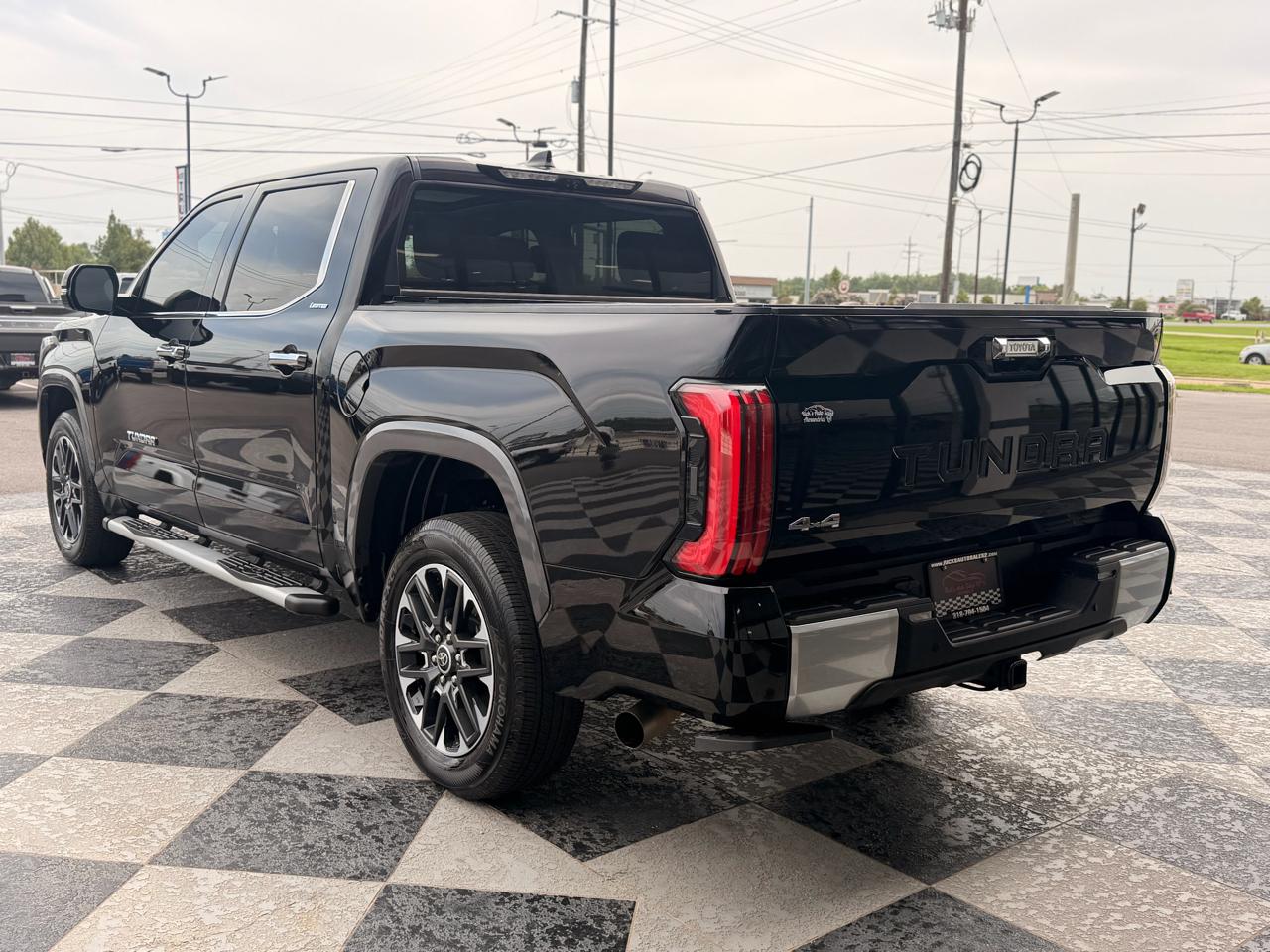 Toyota Tundra Limited CrewMax 4WD 2023