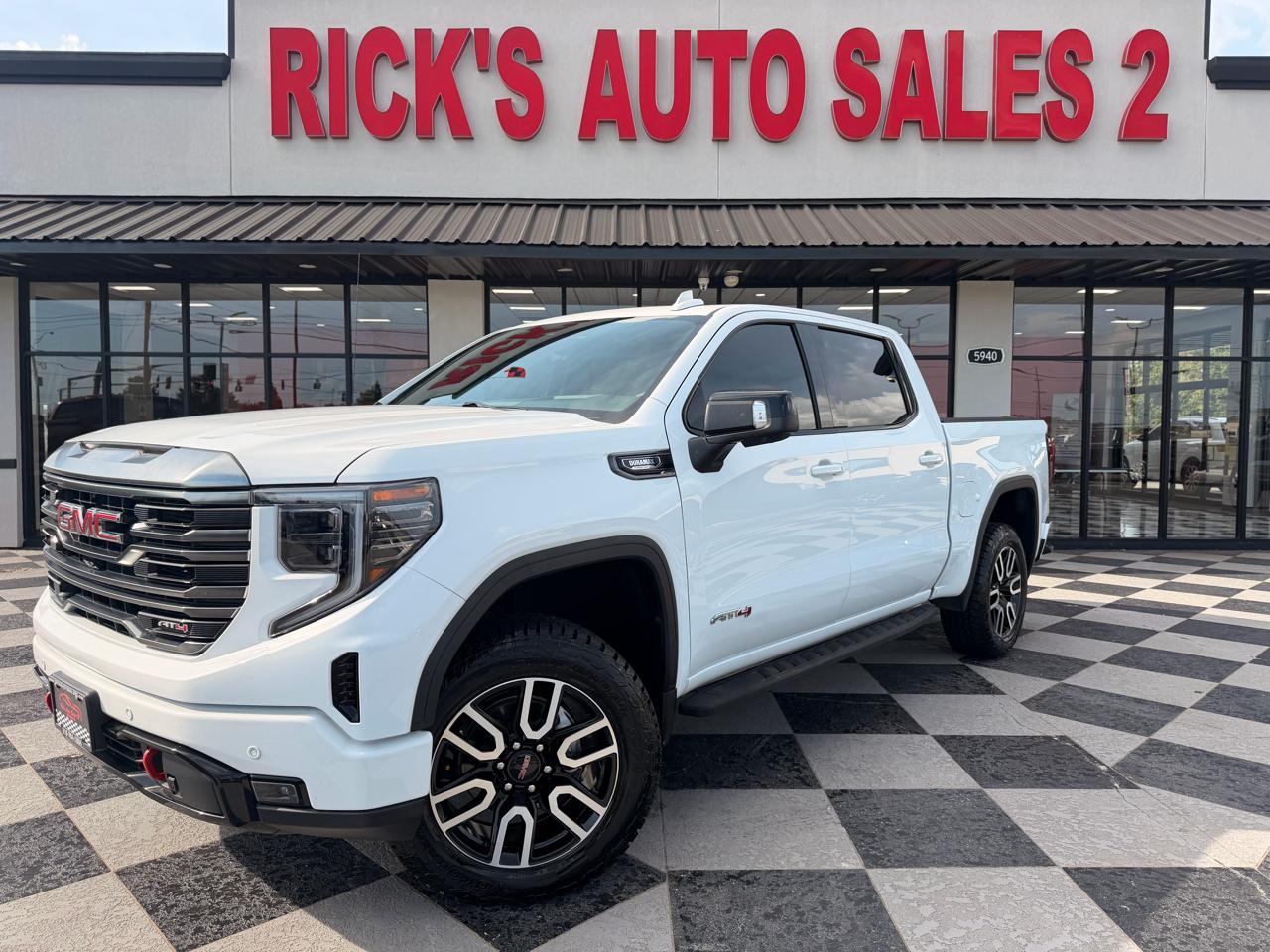 GMC Sierra 1500 AT4 Crew Cab 4WD 2024