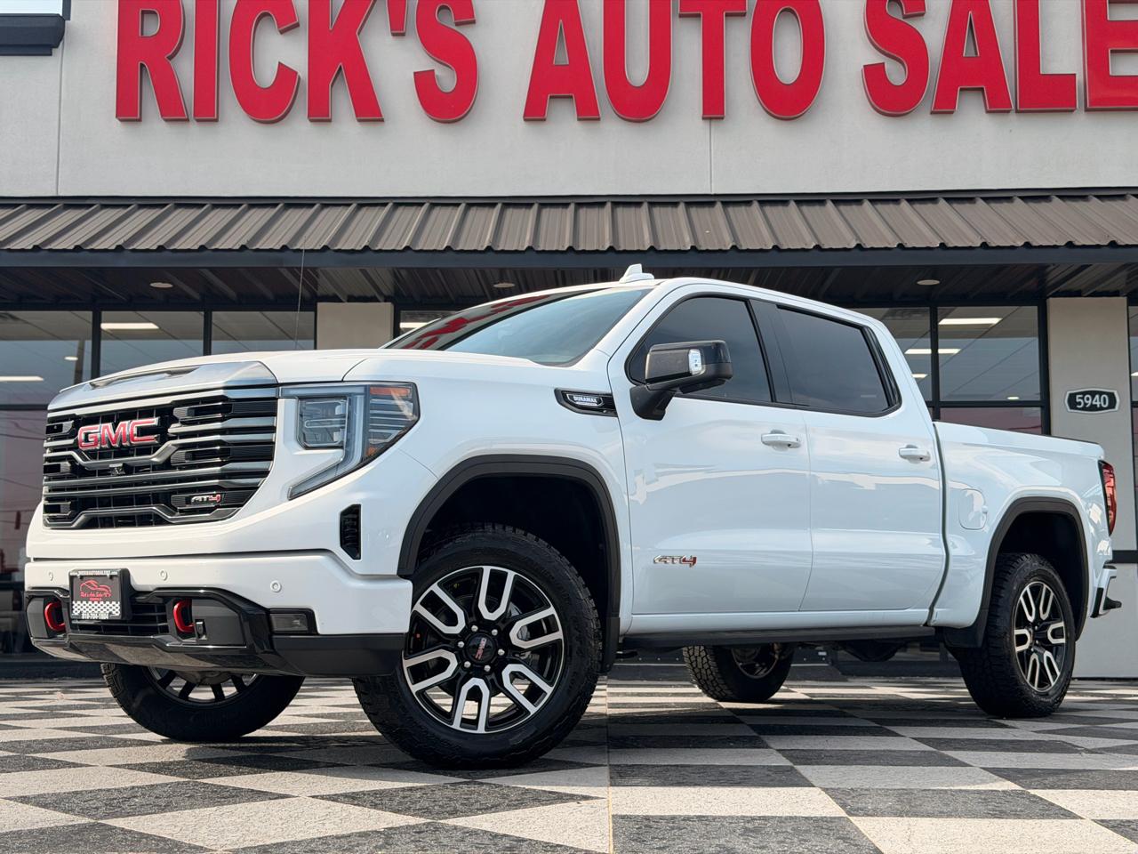 GMC Sierra 1500 AT4 Crew Cab 4WD 2024