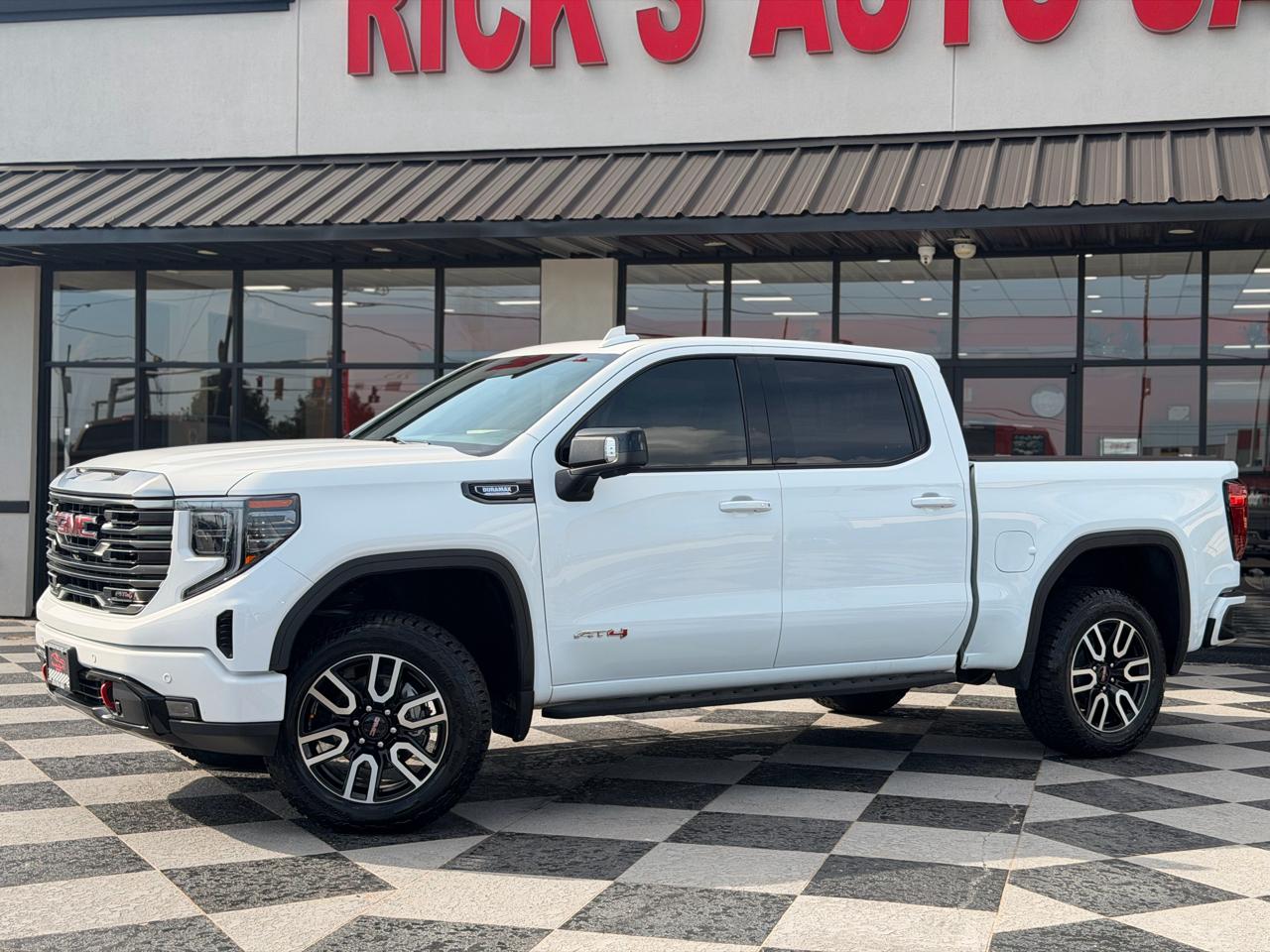 GMC Sierra 1500 AT4 Crew Cab 4WD 2024