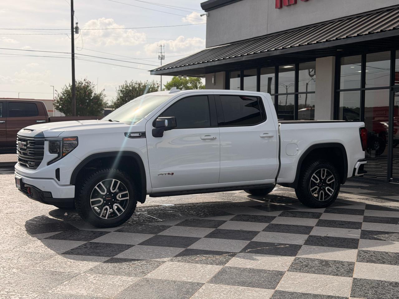 GMC Sierra 1500 AT4 Crew Cab 4WD 2024
