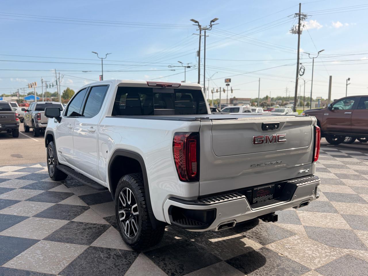GMC Sierra 1500 AT4 Crew Cab 4WD 2024