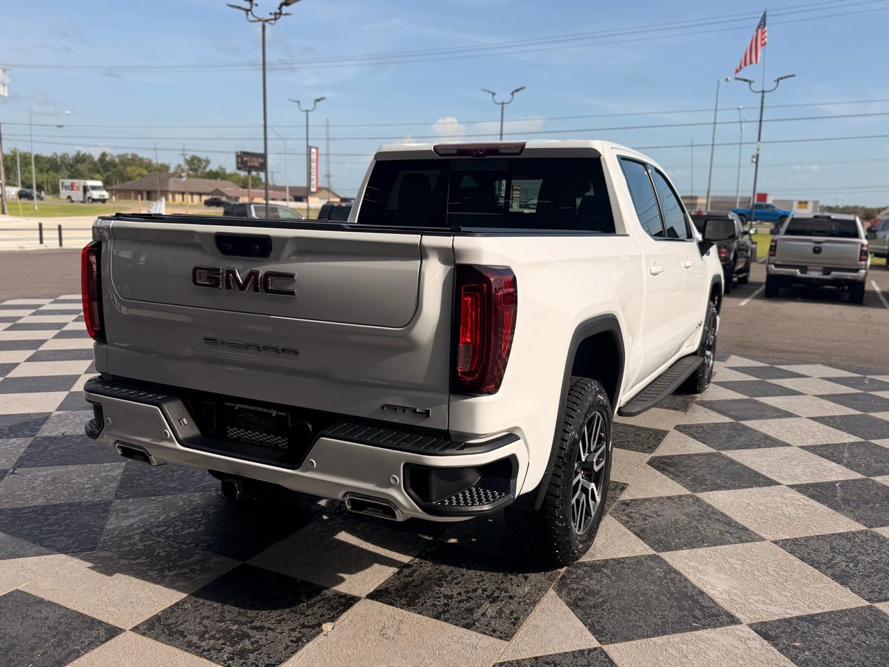 GMC Sierra 1500 AT4 Crew Cab 4WD 2024