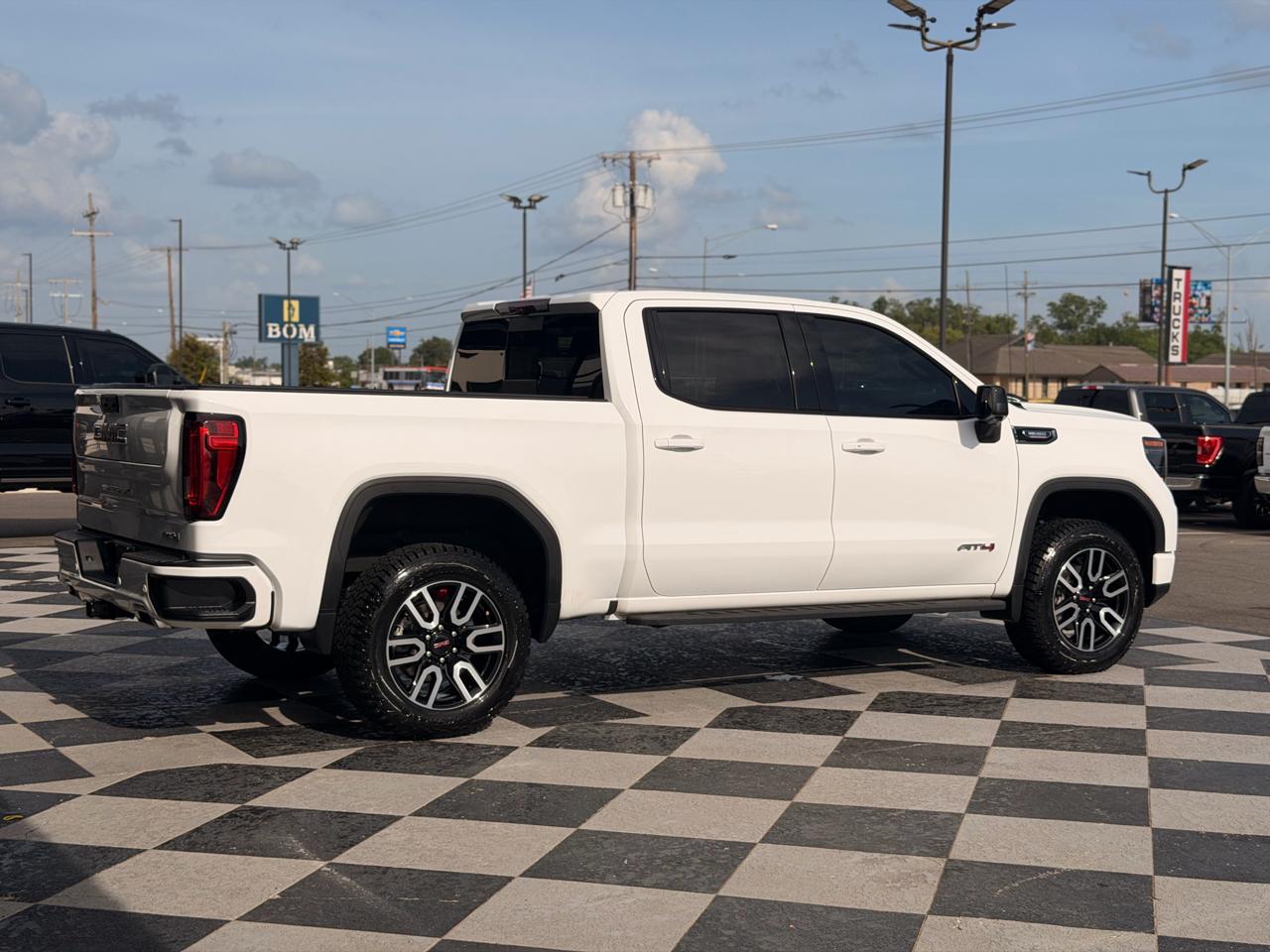 GMC Sierra 1500 AT4 Crew Cab 4WD 2024