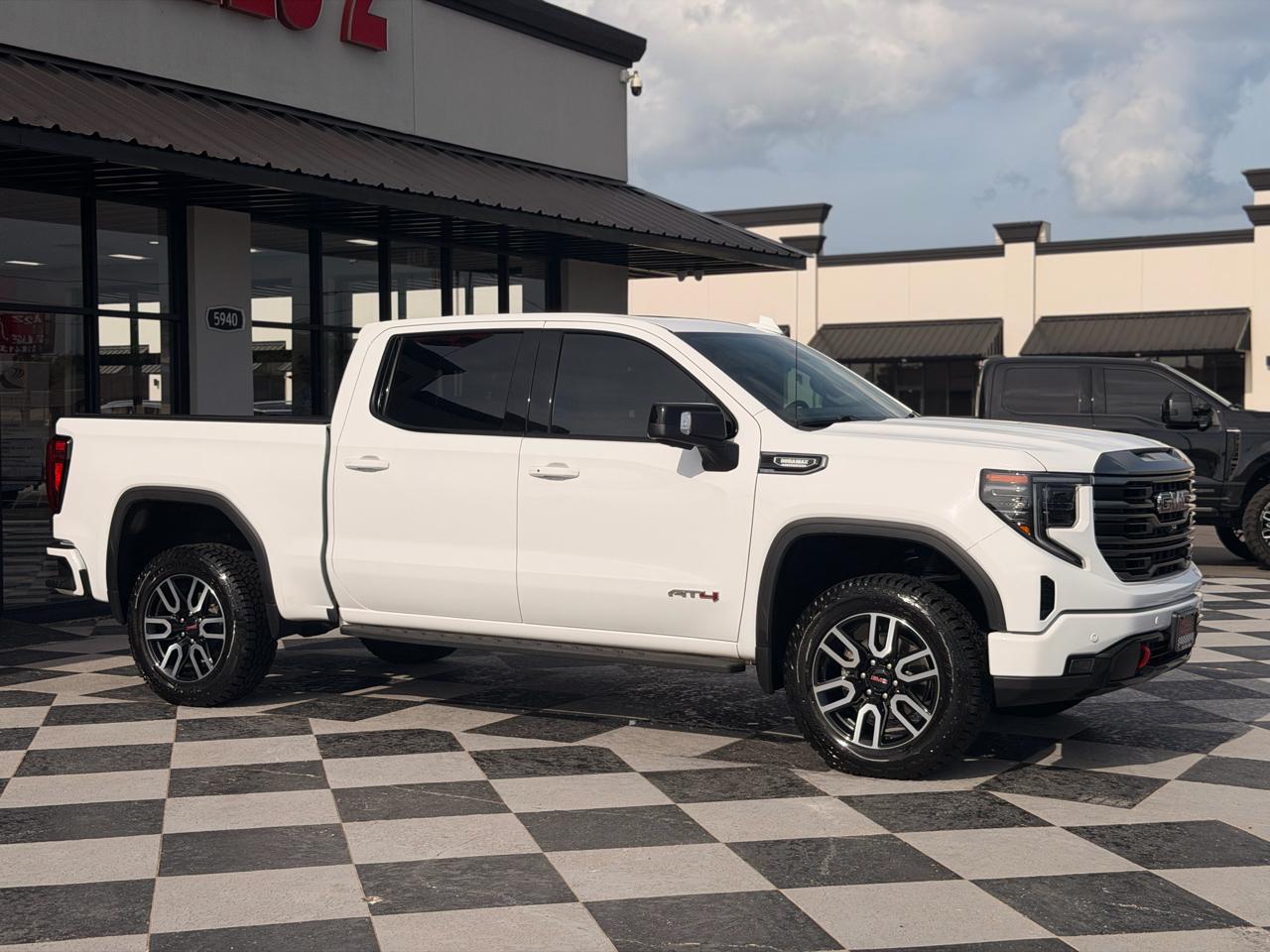 GMC Sierra 1500 AT4 Crew Cab 4WD 2024