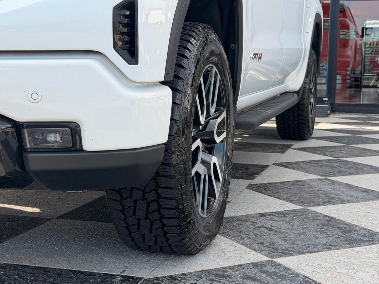 GMC Sierra 1500 AT4 Crew Cab 4WD 2024