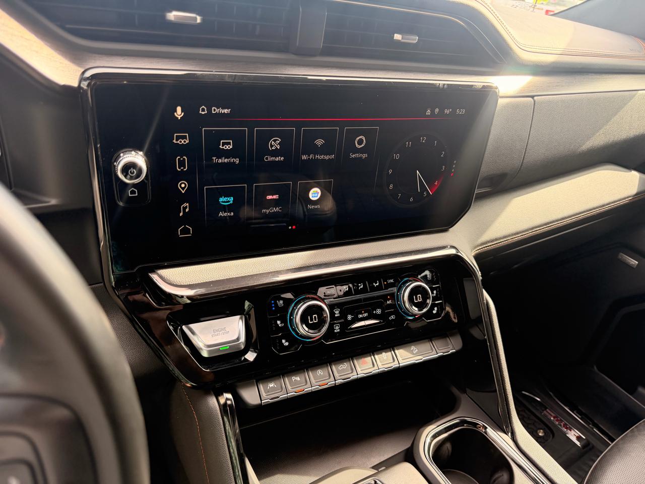 GMC Sierra 1500 AT4 Crew Cab 4WD 2024