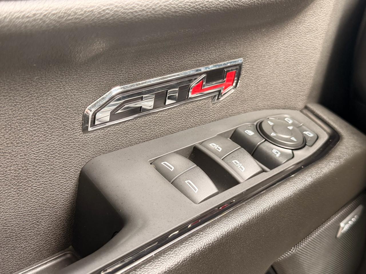 GMC Sierra 1500 AT4 Crew Cab 4WD 2024