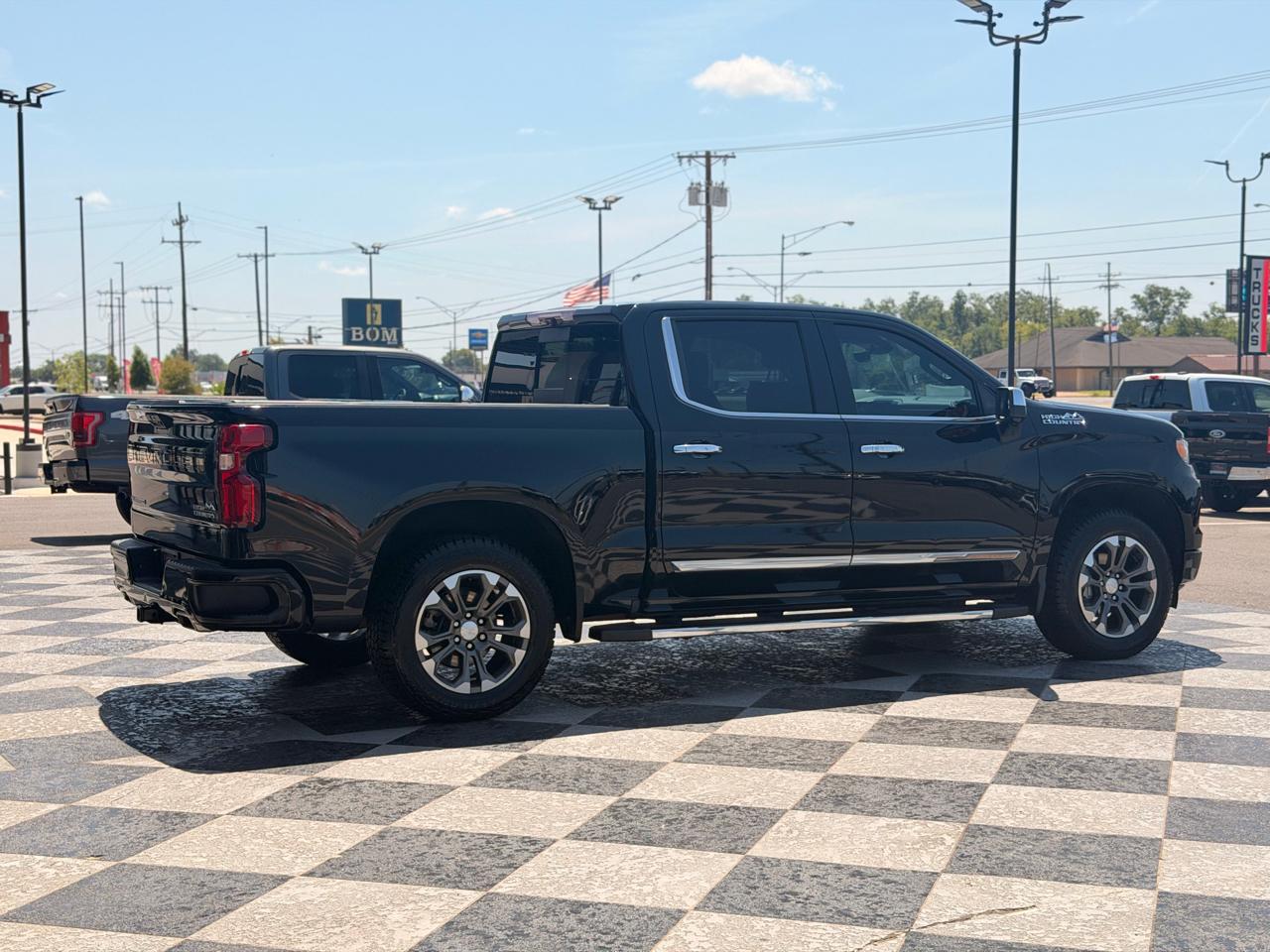 Chevrolet Silverado 1500 High Country Crew Cab 4WD 2022