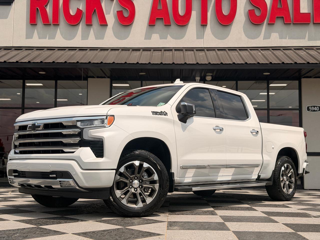 Chevrolet Silverado 1500 High Country Crew Cab 4WD 2024