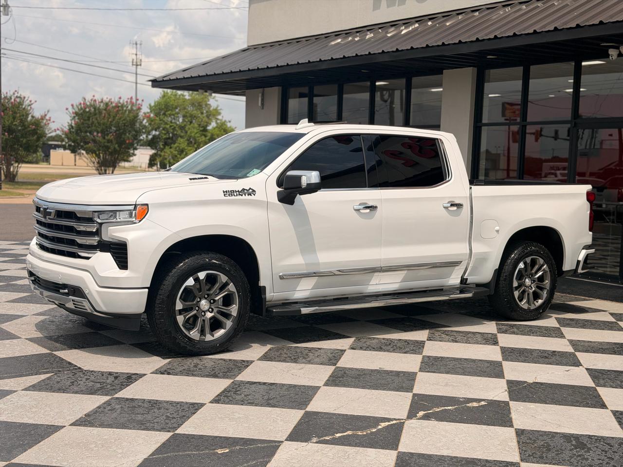 Chevrolet Silverado 1500 High Country Crew Cab 4WD 2024