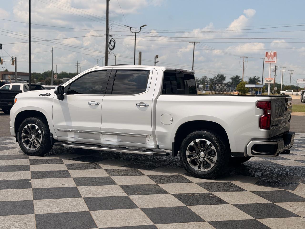 Chevrolet Silverado 1500 High Country Crew Cab 4WD 2024