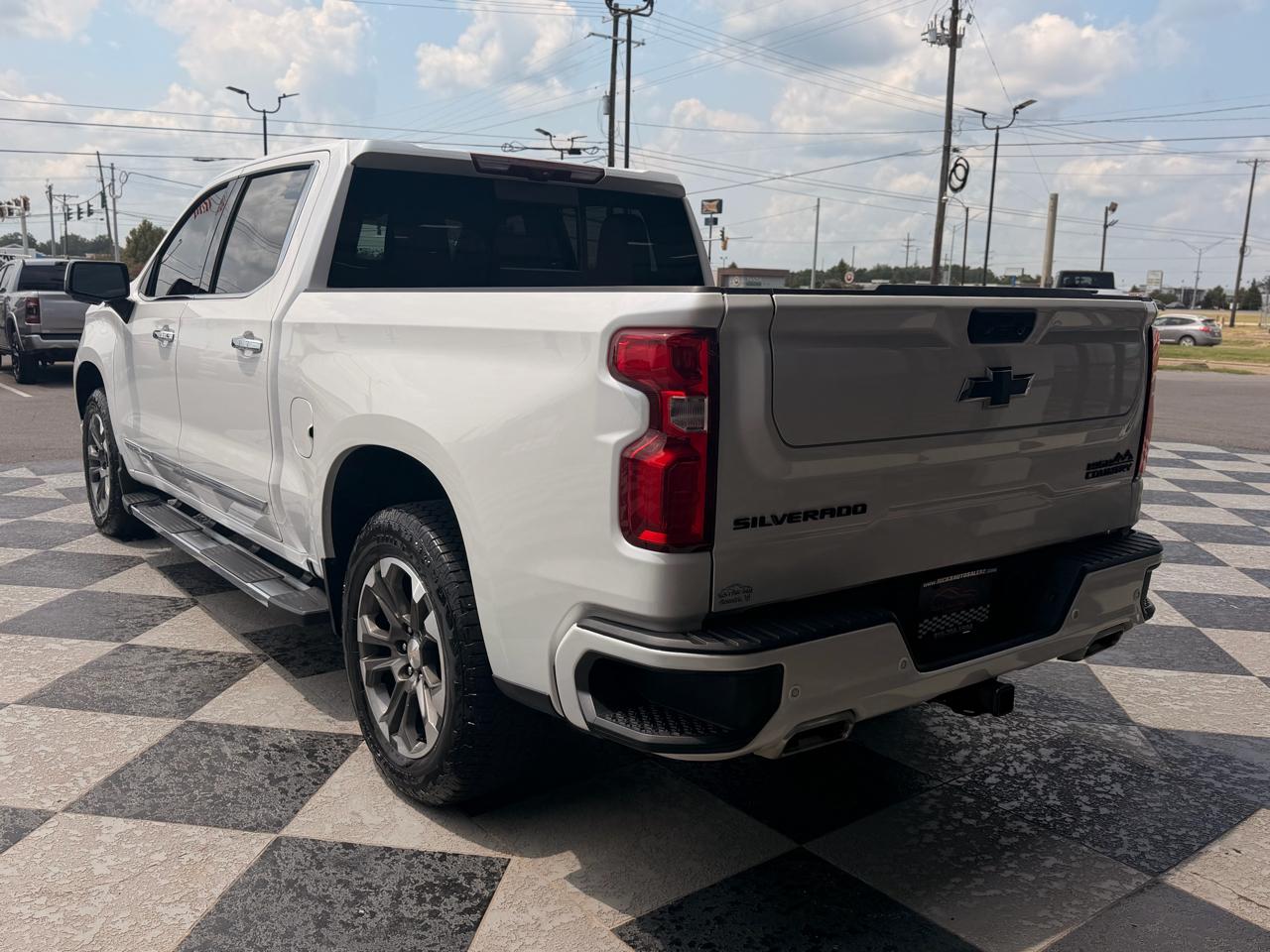 Chevrolet Silverado 1500 High Country Crew Cab 4WD 2024