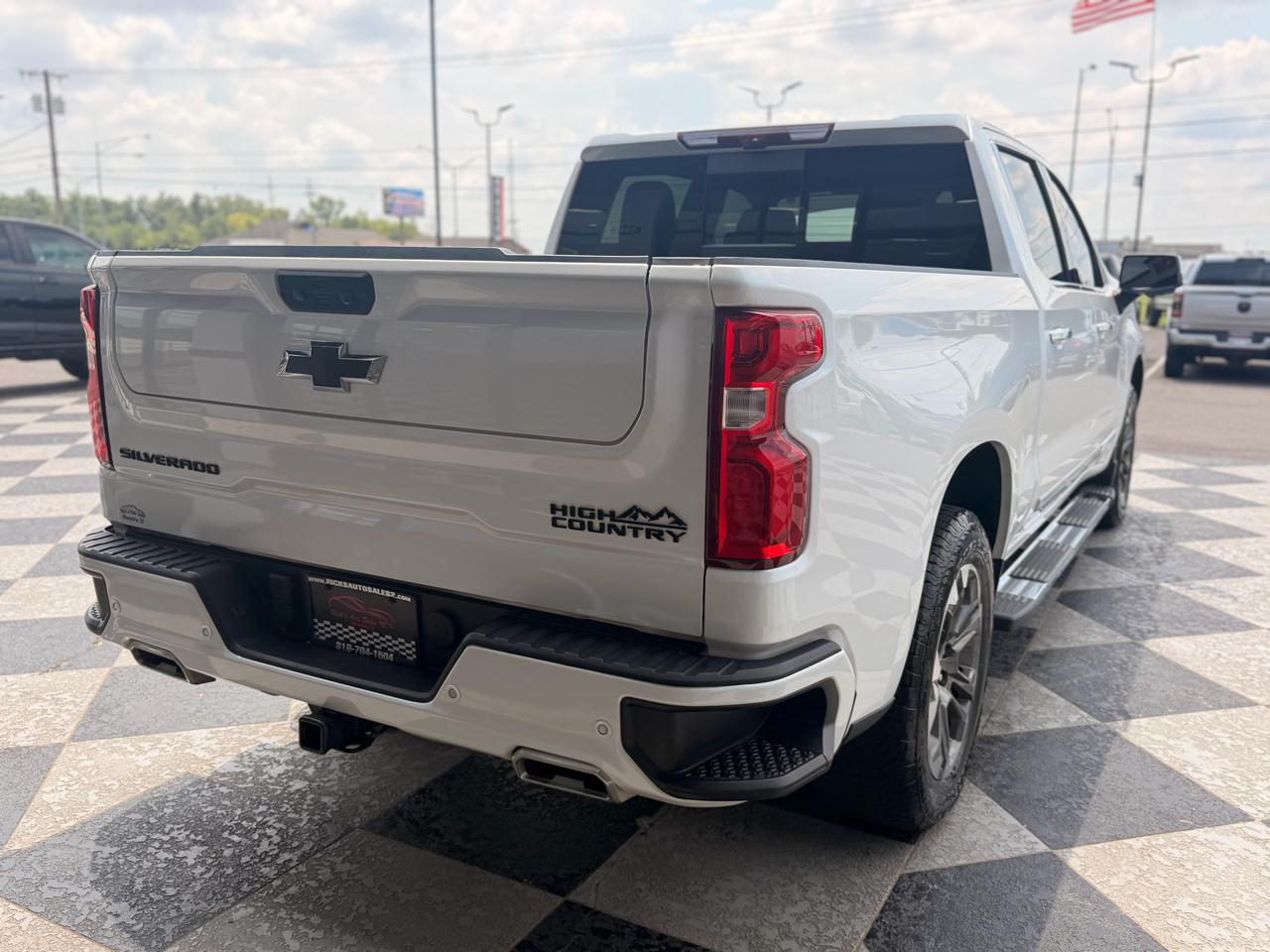 Chevrolet Silverado 1500 High Country Crew Cab 4WD 2024
