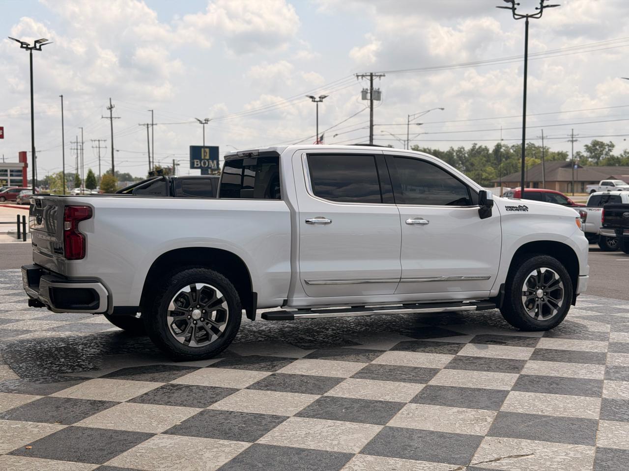 Chevrolet Silverado 1500 High Country Crew Cab 4WD 2024