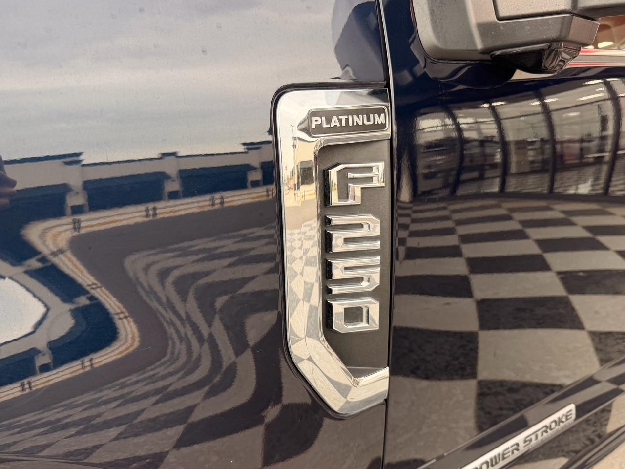 Ford F-250 SD Platinum Crew Cab 4WD 2022