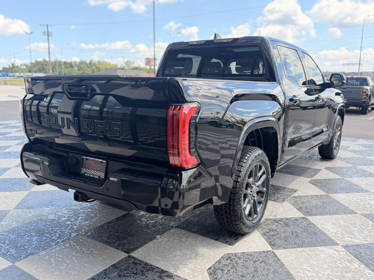 Toyota Tundra Platinum CrewMax 4WD 2023