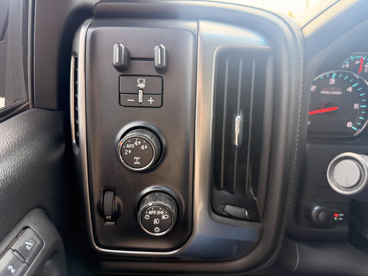 Chevrolet Silverado 1500 LTZ Crew Cab 4WD 2018