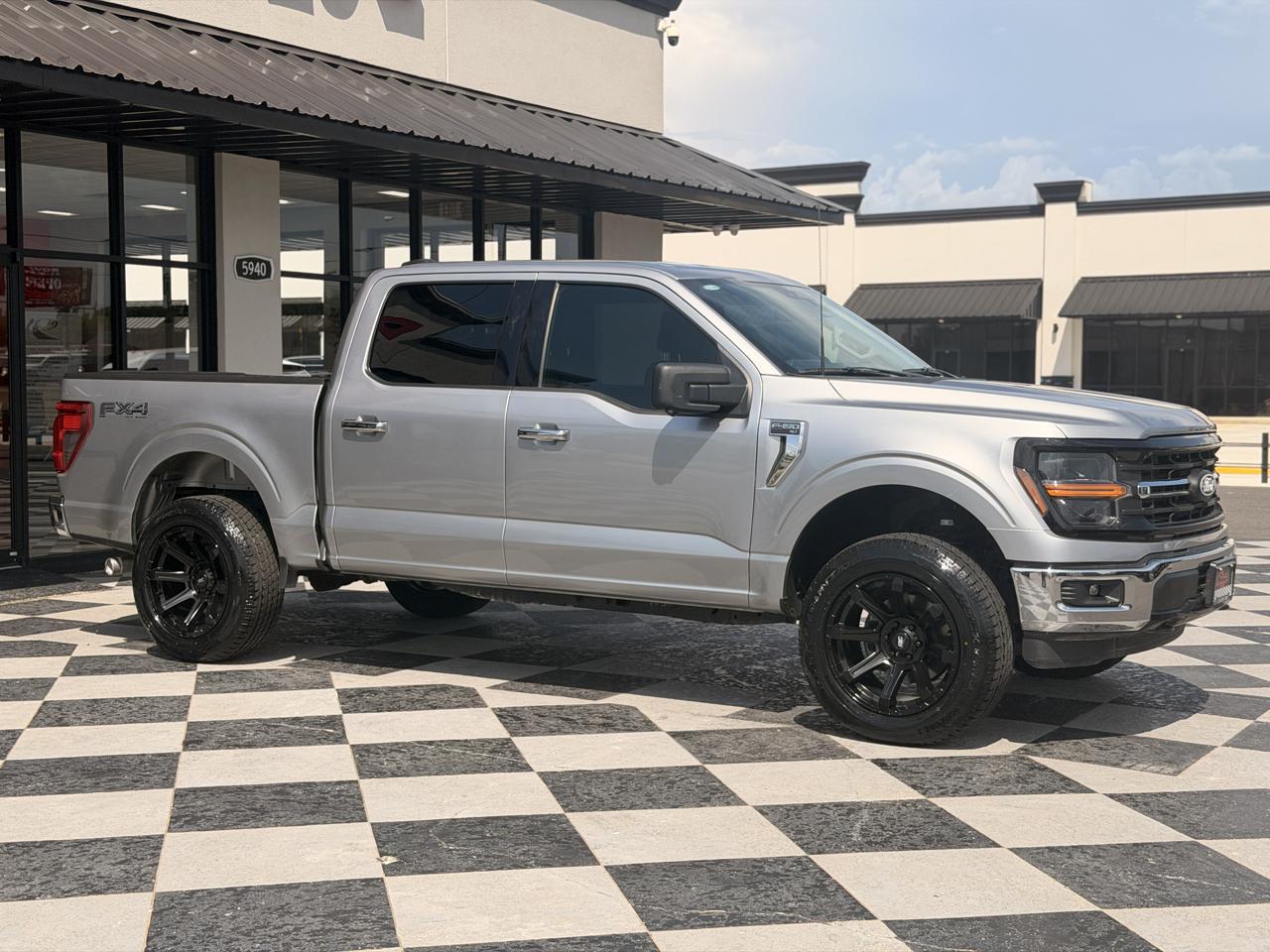 Ford F-150 XLT 4WD SuperCrew 5.5' Box 2024