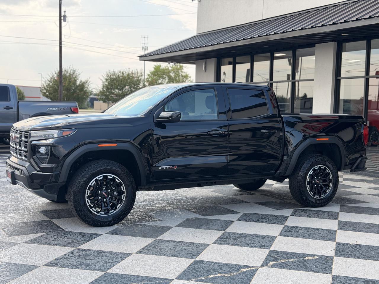 GMC Canyon AT4 Crew Cab 4WD 2026