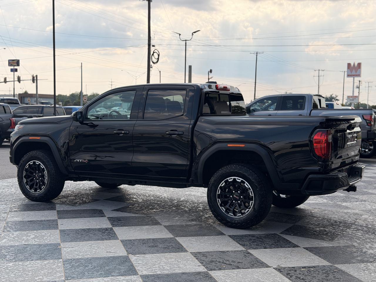 GMC Canyon AT4 Crew Cab 4WD 2026