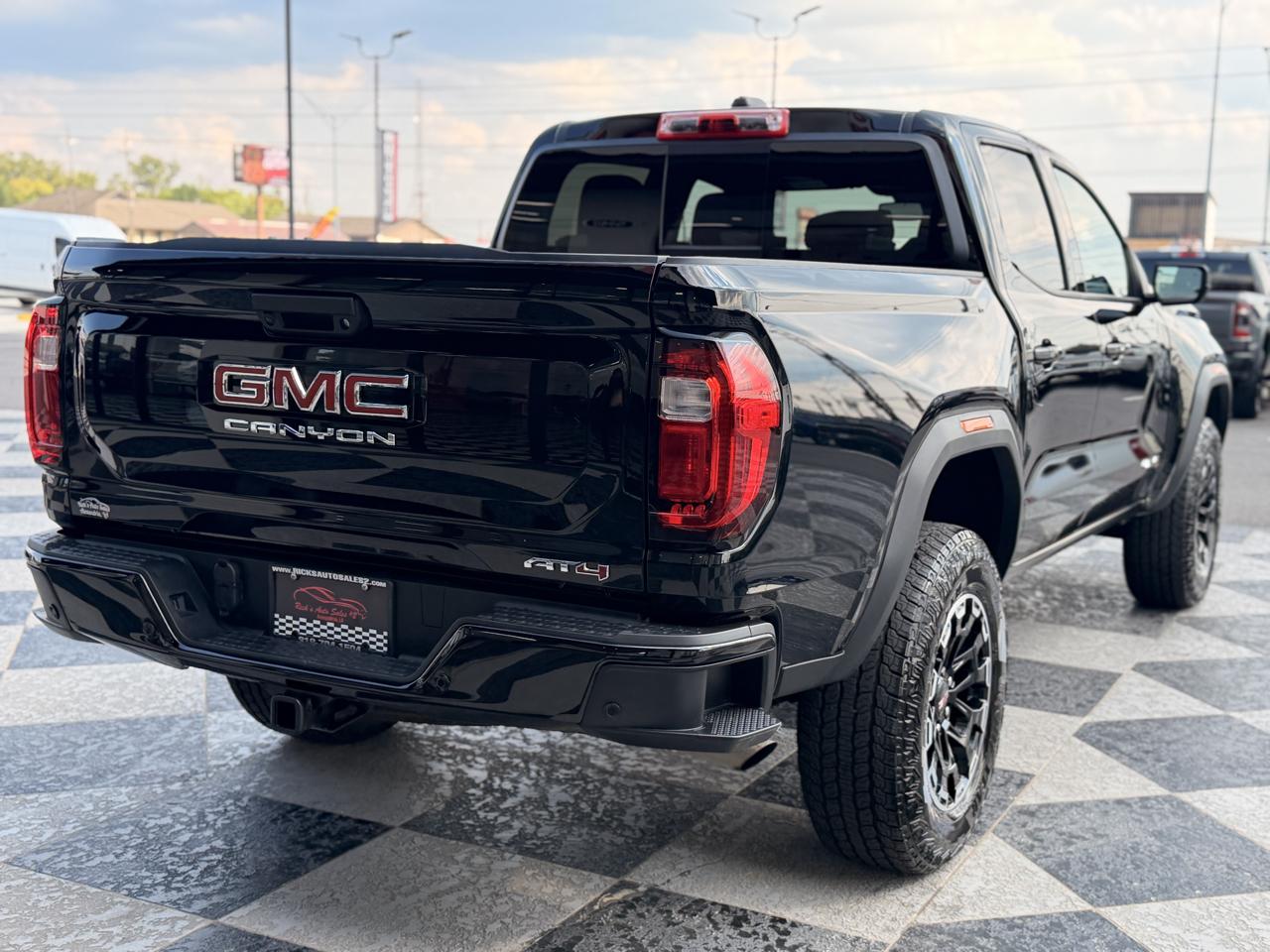 GMC Canyon AT4 Crew Cab 4WD 2026