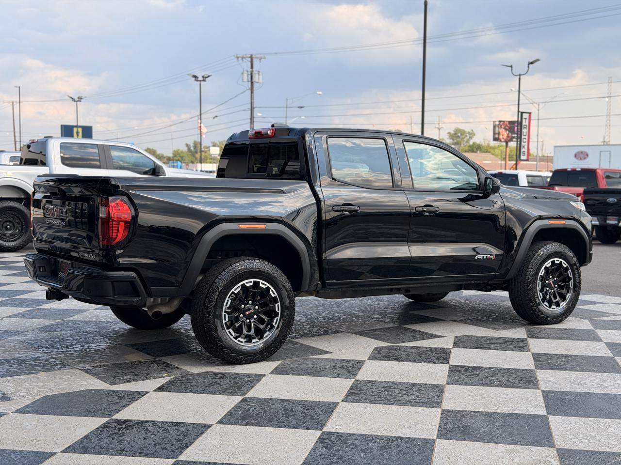 GMC Canyon AT4 Crew Cab 4WD 2026